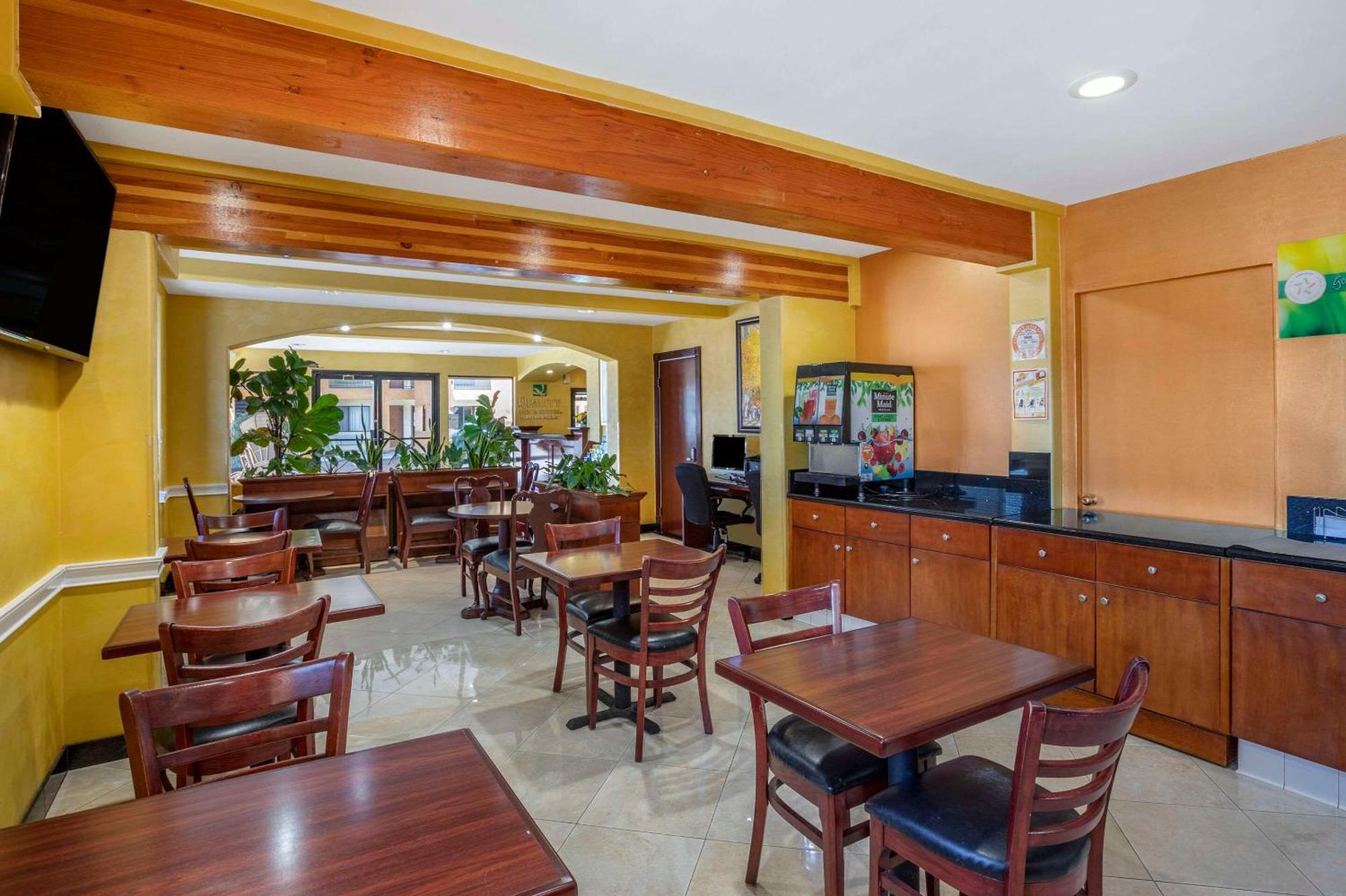 Quality Inn & Suites Westminster Seal Beach Exteriör bild