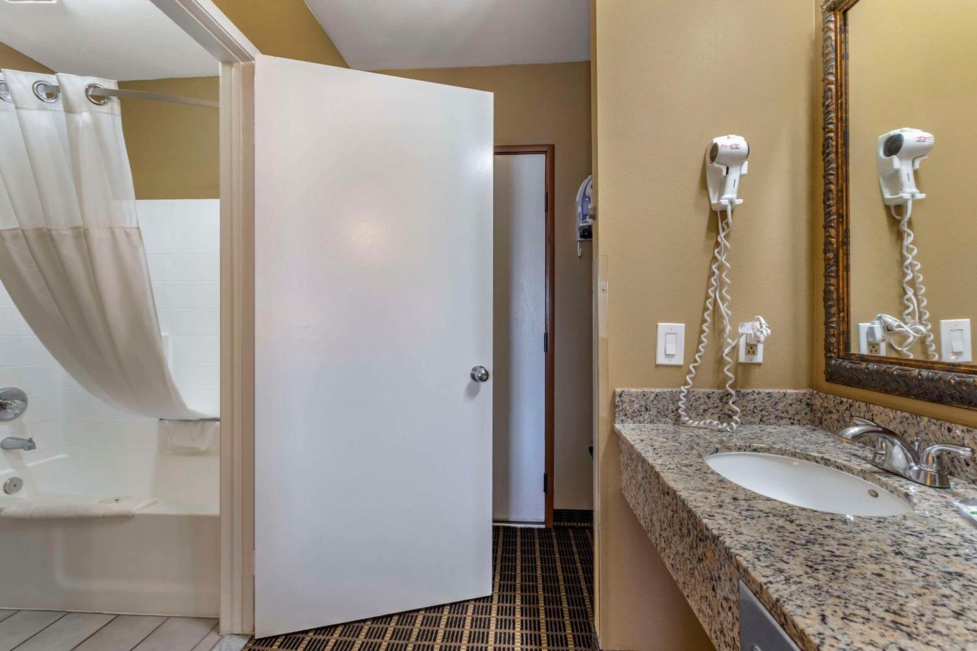 Quality Inn & Suites Westminster Seal Beach Exteriör bild