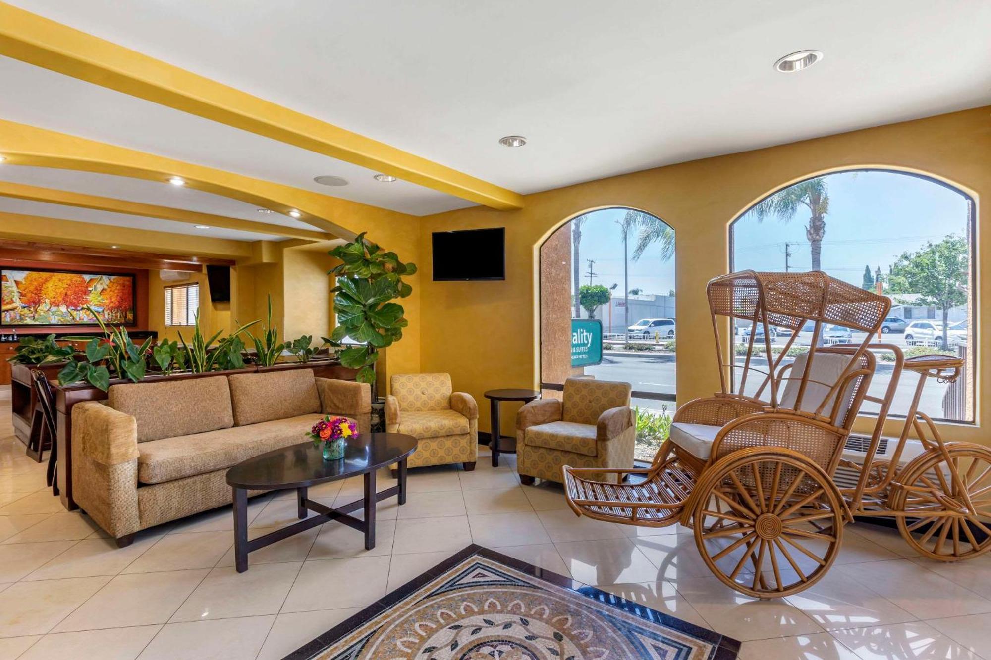 Quality Inn & Suites Westminster Seal Beach Exteriör bild