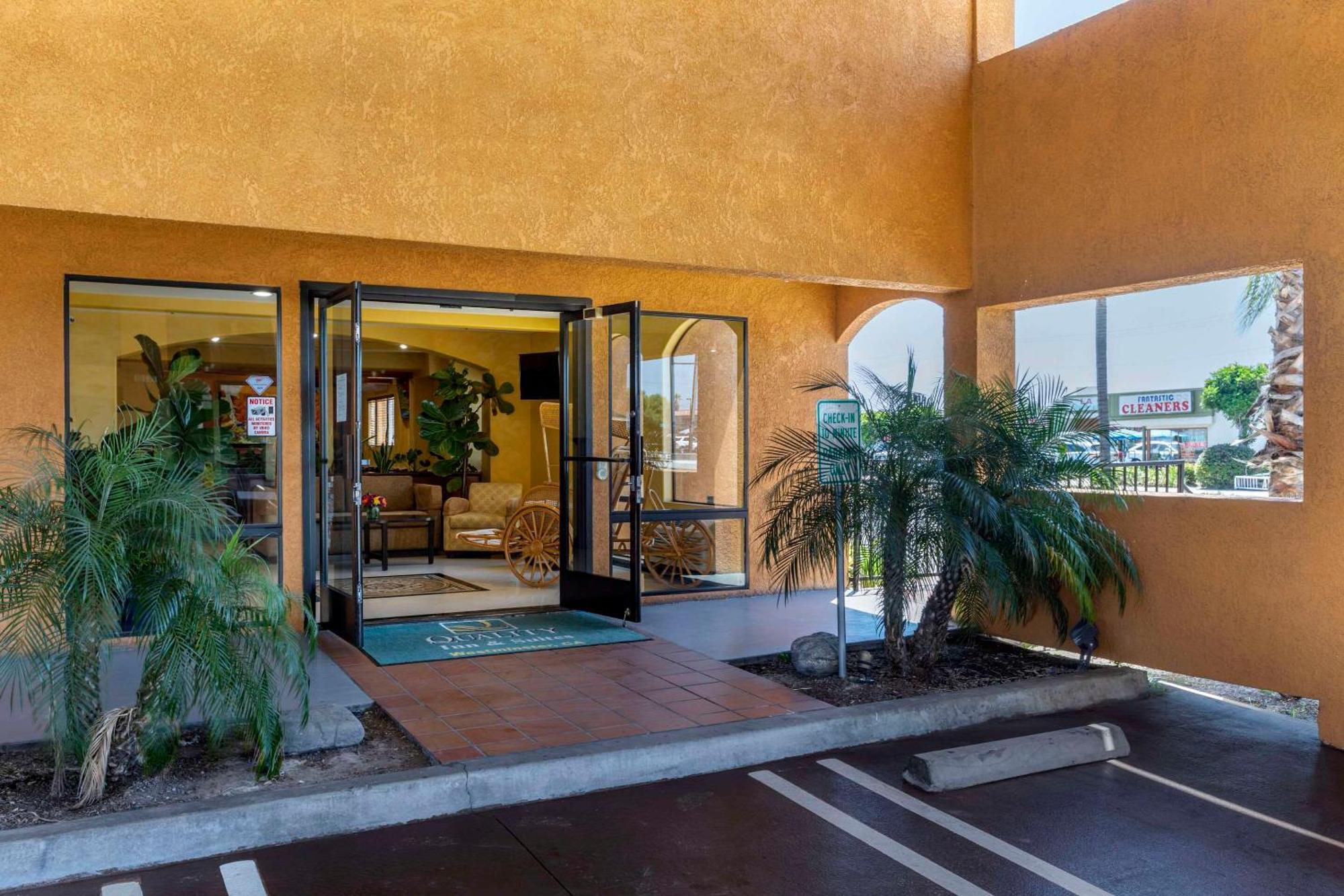Quality Inn & Suites Westminster Seal Beach Exteriör bild